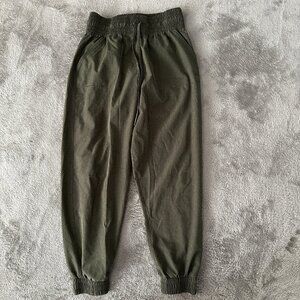 Albion Fit Green Pull On Pants Joggers Women's Small Petite SP Athleisure